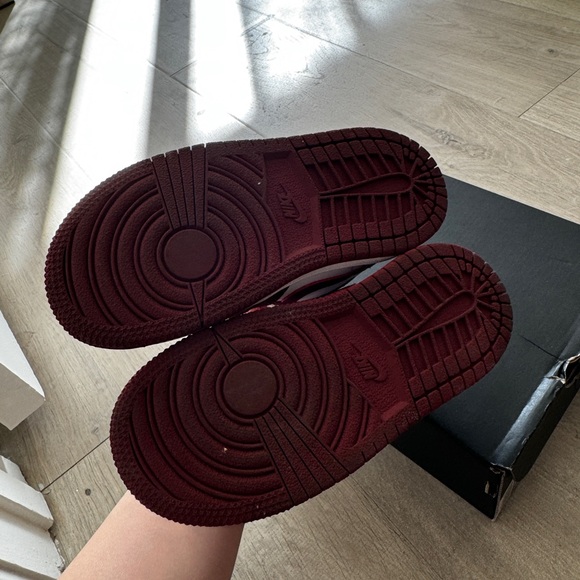 Jordan 1 Retro High OG - Picture 4 of 6